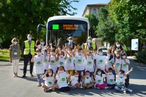 Grupos escolares da Ancona puderam viajar a bordo do novo ônibus elétrico durante a cerimônia de entrega