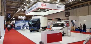 Estande da BYD na Cargo Truck & Van Expo 2021 em Atenas, na Grécia