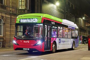 Um dos 22 ônibus elétricos BYD ADL Enviro200EV da First Glasgow na COP26.