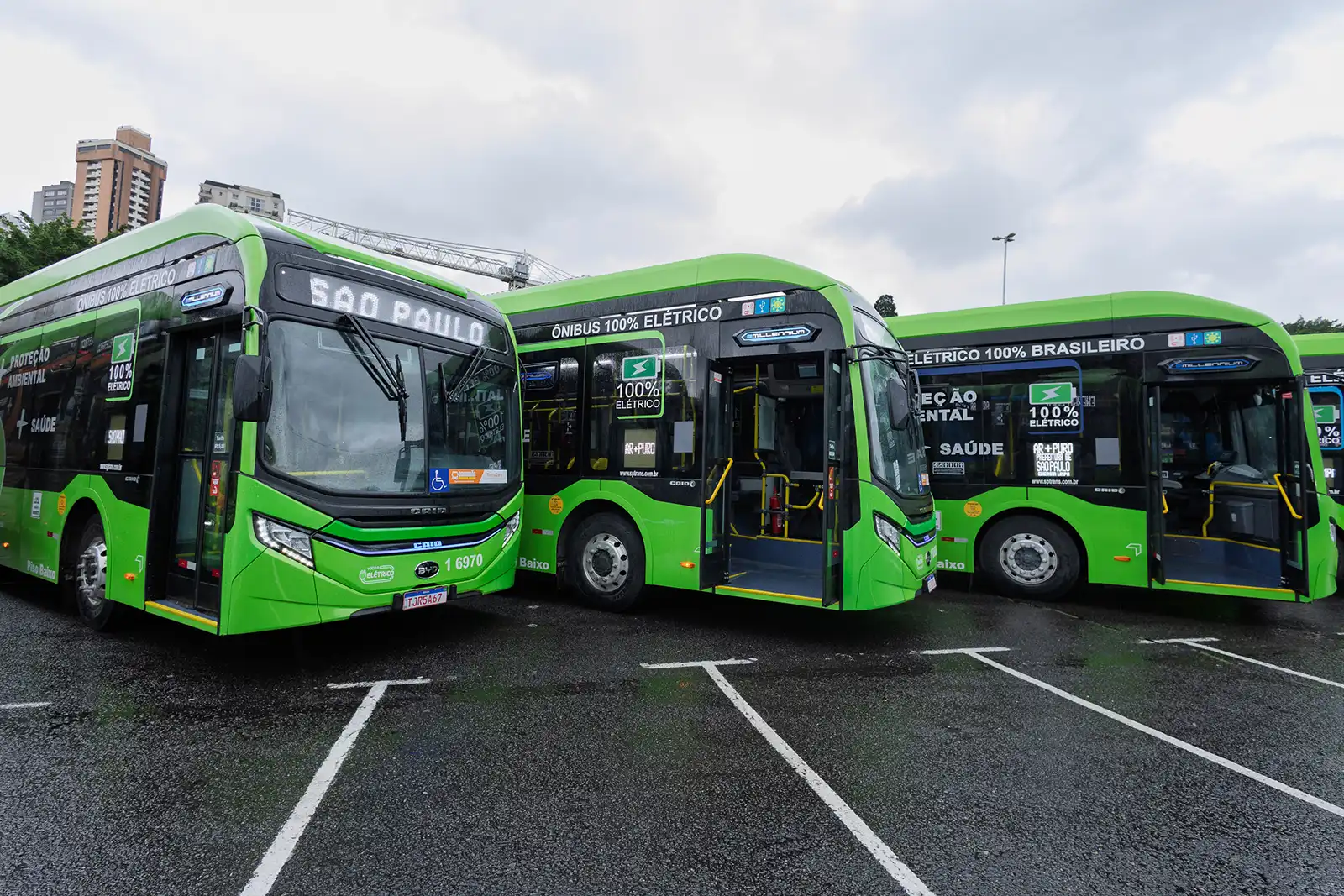 BYD entrega novos ônibus elétricos ao Pref. Ricardo Nunes em SP