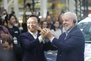 BYD Camaçari, CEO Wang Chuanfu com o Pres. Lula